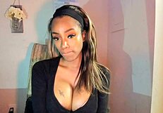 Tattooed milf plays with her pussy!