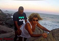 fudendo nas pedras com dois caras