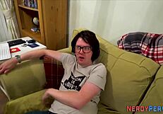 Tricked amateur feels intense facial