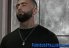 Watch that bear cum on muscled abs?