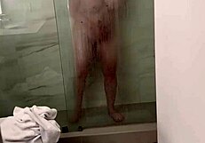 Danni Jones Gives Her Airport Driver A Generous Tip