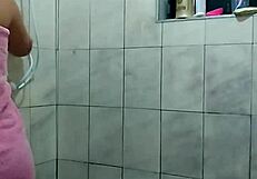 transei com vizinho casado enquanto mulher trabalhava