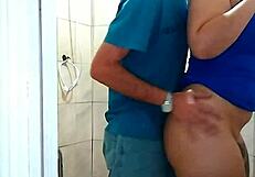 transei com vizinho casado enquanto mulher trabalhava