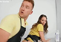 Sem na tej zabavi z Maddy May in Lily Lou, delam pičke in trojke ampak sem zjebal link