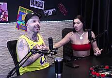 Žefao i Karen Oliver počinju glamur porn sa čišćenjem guze i pušenjem