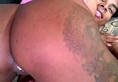 la sobrina de mi esposa vive con nosotros desde ya hace dias y esta cachonda tienes unas tetas grandes