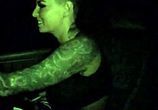 Christy Mack se desnuda en crudo backstage