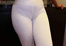 juliacarioca showing her huge ass in white leggings fetish