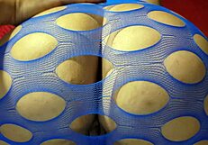 كارينا ولوكاس يعرضان مؤخرة طبيعية مستديرة بدون مكياج