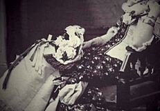 Eskimo nell shows her vintage hairy pussy!