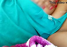 indian bhabhi flaunts her sexy curves