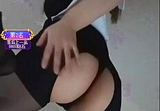 Honey Peach Host Yiyi Puts On A Wild Self-Pleasure Show