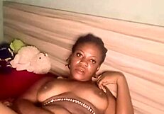 watch vivi queen finger herself solo