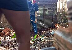 Neguimha sabrosa y traviesa da el culo apretado en el sitio para un anal duro