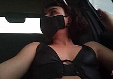 sua namorada faz gracinha dentro do uber com amigo