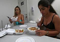 Entre Um Video E Outro A Gente Para Para COMER Sem Parar A Putaria - Izabela Pimenta