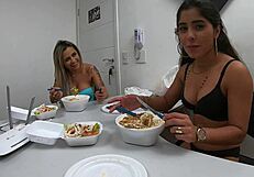 Entre Um Video E Outro A Gente Para Para COMER Sem Parar A Putaria - Izabela Pimenta
