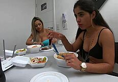 Entre Um Video E Outro A Gente Para Para COMER Sem Parar A Putaria - Izabela Pimenta