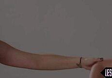 Horny Girlfriend Queens Smalltits Dyke With Oral