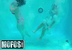 Tanned beauties get wet and get oral - Abella Danger and Payton Preslie