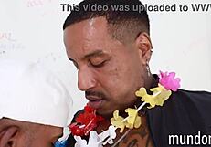 putaria no banheiro entre tres caras negros