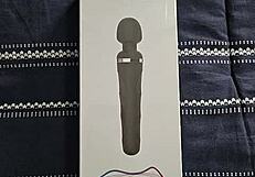 She SQUIRTS in 1 MINUTE with first dildo!