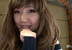 Asian girl squirts from clit stimulation