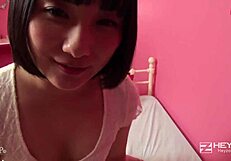 Kawaii girlfriend gives handjob and creampie on Christmas?