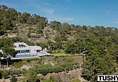 tushy model crushes on manager with butt plug