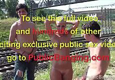 Kom klaar en ruk af op beste vriend zijn meisje in openbare trio orgie! Doe mee nu!