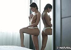One on one session with a brunette vixen Di leaving you mesmerized