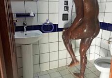 Ebony Mature Squirts Intense Shower