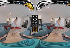 Fucking stepmom Carmela Clutch while doing chores in VR.