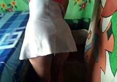 mi empleada se deja tocar la vagina mientras hace aseo