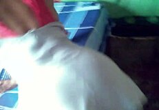 mi empleada se deja tocar la vagina mientras hace aseo