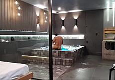 tava na banheira e rolou aquele sexo selvagem, morena nao aguentou minha rola grande