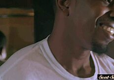 见过少女在淋浴被继父猛干吗？太刺激！