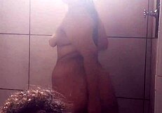 Amandinha Safada Memamerkan Kurva Alami untuk Bersenang-Senang