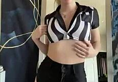 loira perfeita showing off her amateur skills