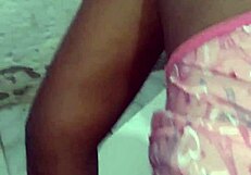 enchendo o rabo da preta de leite