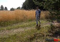 Gay twink jacks off outdoors!