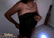 Screaming aunt goes wild in this Indian homemade porn video