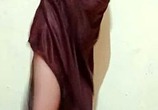 Shilpa bhabhi's alluring figure in homemade video.