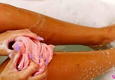 Super Hot Petite College Student Shows Pussy in Bath Interview!