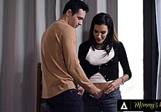 Mačeha skoraj ujeta v vroči misijonski kumšot s pastorkom