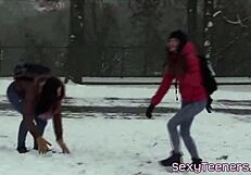 Watch this pussyloving threeway with teen doggystyle and cum