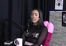 A experiência dela com anal em um gang bang e uma situação na praia - karen bessa sheer red