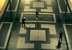 Old predella eats young girl