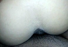 she telz her husban on the fone im at the gym