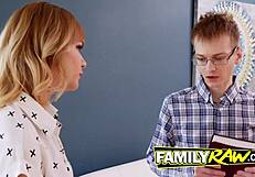 辣金发妹破处男小鲜肉